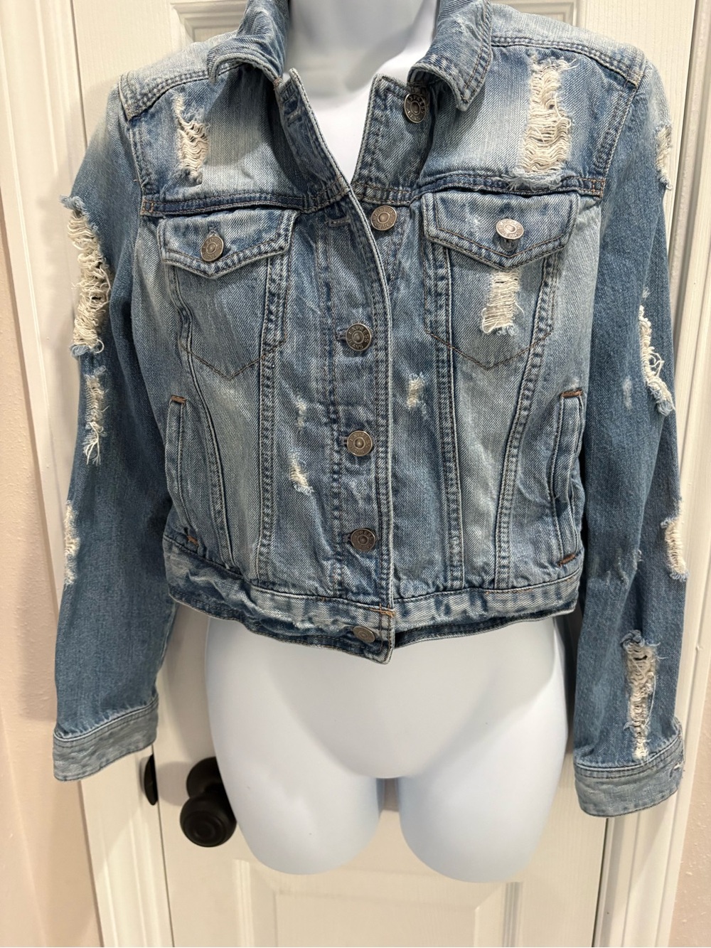 Express Light Blue Distressed Cropped Denim Jacket - Picture 2 of 8